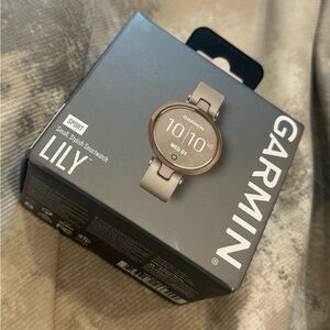 Garmin Lily Sport Smartwatch - Beige and Rose Gold